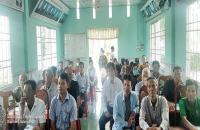 Khai giảng lớp tuyên truyền về kinh tế tập thể và hướng dẫn kỹ thuật nuôi tôm quảng canh cải tiến 02 giai đoạn tại ấp Dân Quân, xã Việt Thắng, huyện Phú Tân.